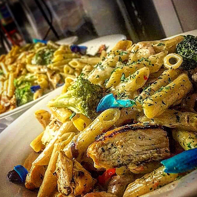 Creamy pasta with grilled chicken